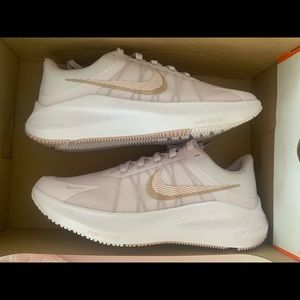New women’s NIKE airflo running shoes - size 8.5